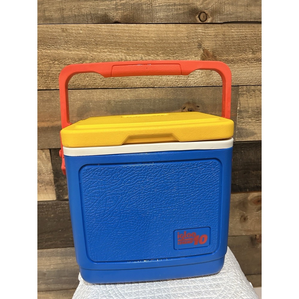 1980s Igloo Legend 10 Ice Chest Cooler Beach Blue Yellow Lid Red handle Retro US
